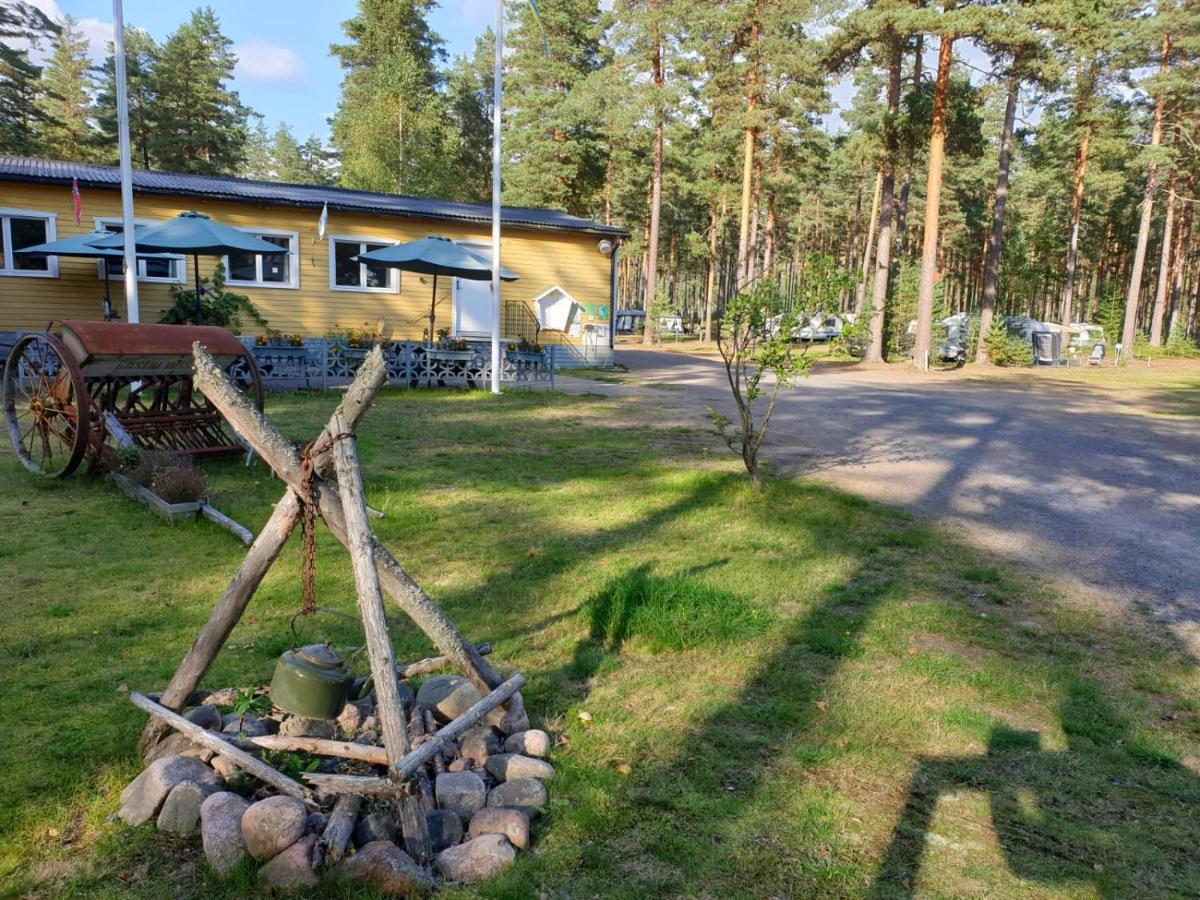 Hostel And Vandrarhem Lupin Naturcamping Lagom Gräsmark Exterior foto